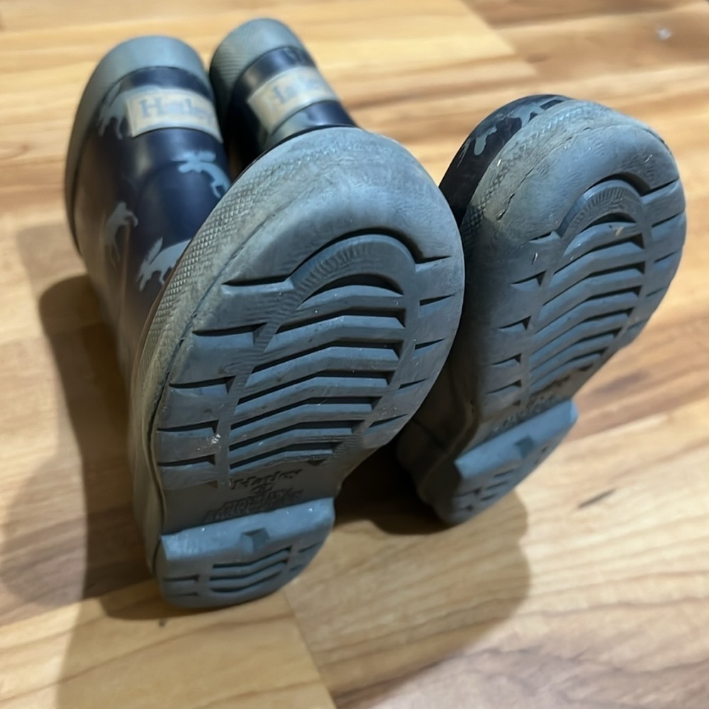Hatley Boys’ Moose Rain boots.  Toddler size 9.​​​​​​​ - Picture 5 of 6